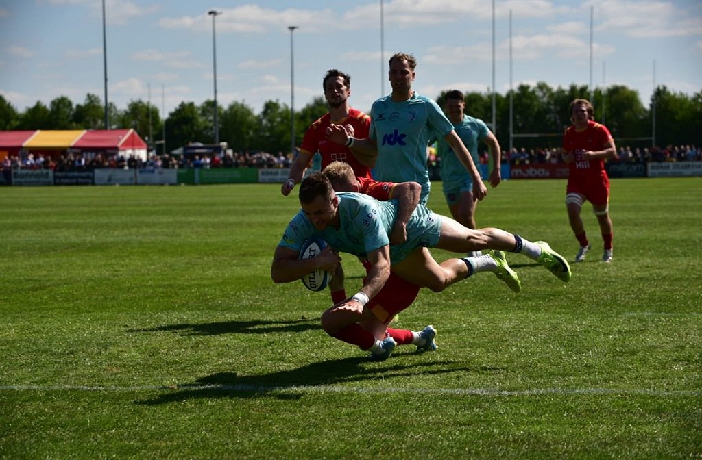 Dean Adamson scores a try against Cambridge May 2025