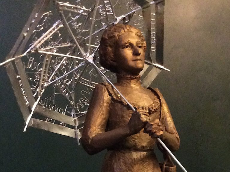Amy Walmsley statue