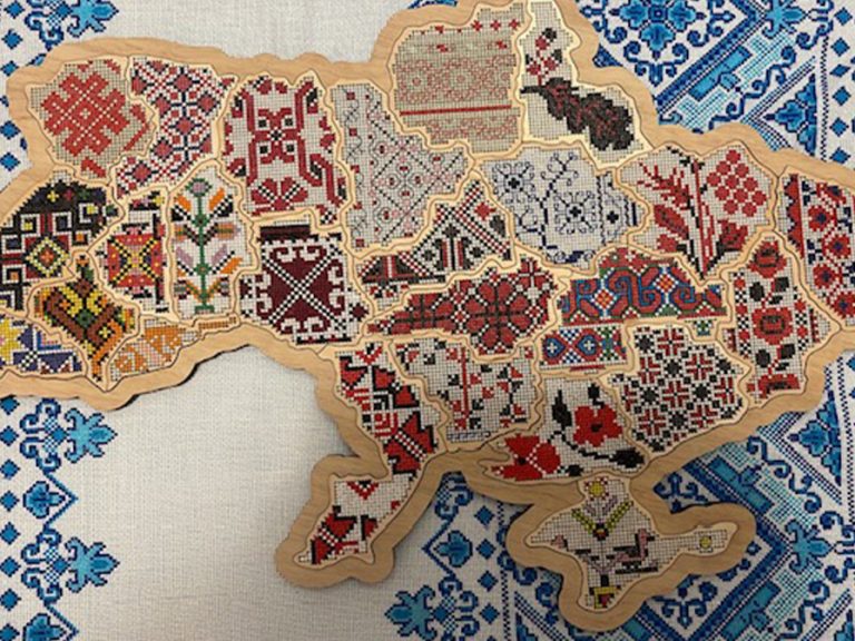 Embroidered map of Ukraine. Image: Daria Bilan