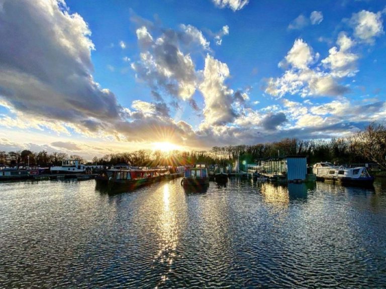 Houseboats at Priory Marina, Bedford. Image: Max McMurdo/@maxreestore/Instagram
