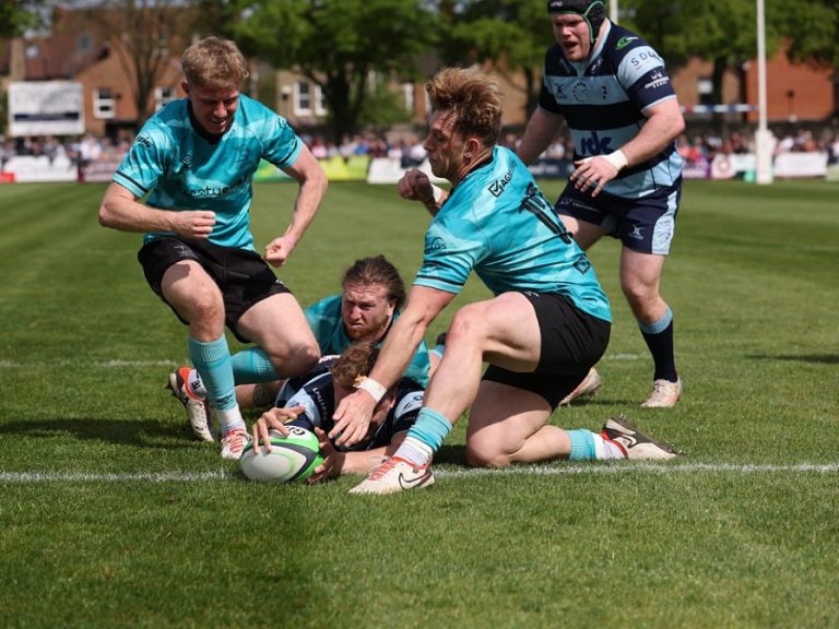 Joe Howard opens the scoring with a try for Bedford Blues against Doncaster