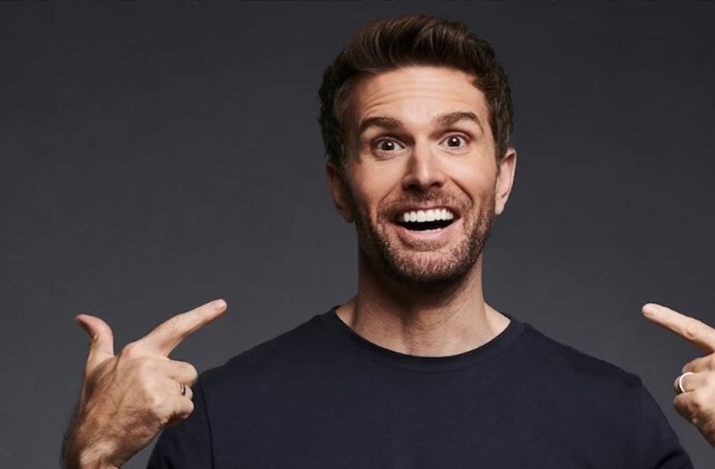 A close up of the comedian Joel Dommett