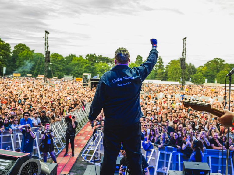 'King Thom' of The Lottery Winners and his 15,000 new friends. Avril Lavigne TK Maxx presents Bedford Summer Sessions in Bedford Park. Image: Cuffe & Taylor.