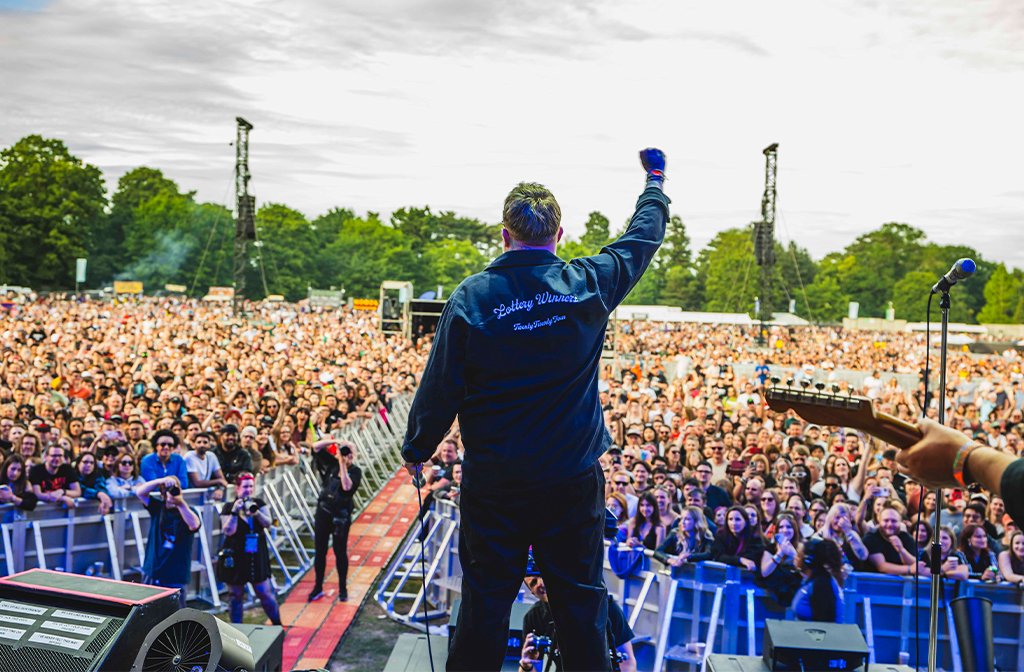 'King Thom' of The Lottery Winners and his 15,000 new friends. Avril Lavigne TK Maxx presents Bedford Summer Sessions in Bedford Park. Image: Cuffe & Taylor.