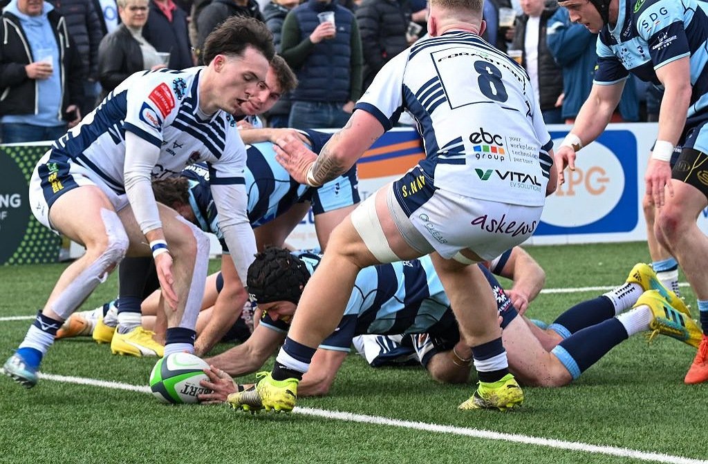 Louis Grimoldby scores a try for Bedford Blues amongst a sea of Coventry defenders