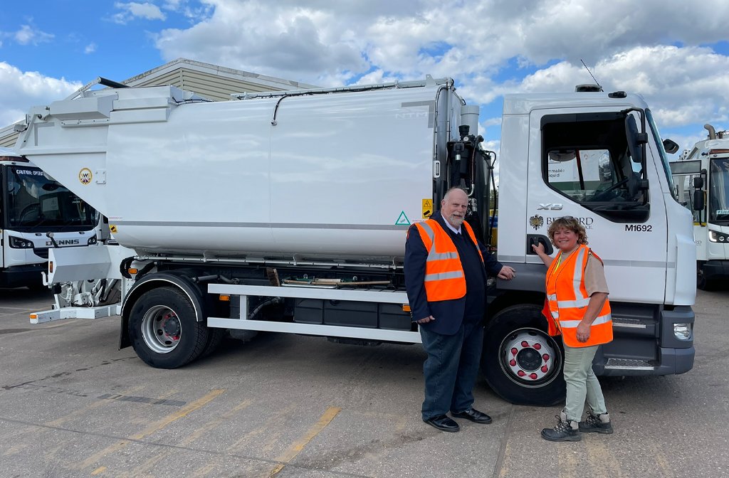 (l-r) Mayor Tom Wootton and Cllr Gribble with one of the food waste collectors. Image: Bedford Borough Council