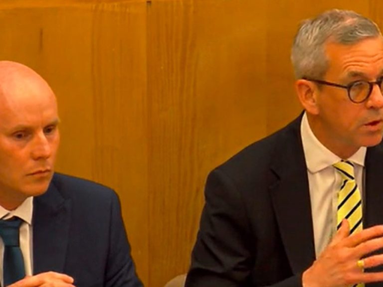 Mike Ward (l) EEAST emergency operations centre transformation lead and Neill Moloney (r) EEAST CEO Image- LDRS