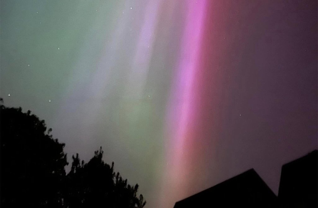 Northern lights at Riverfield/Goldington. Image: Vicki Eley/We Are Bedford/Facebook
