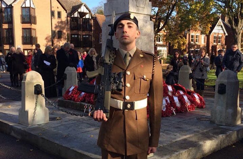 Pte Lionetti at the 2109 Remembrance Parade at Bedford War Memorial