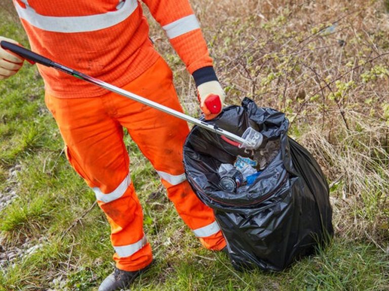 Roadside litter pick. Image: National Highways