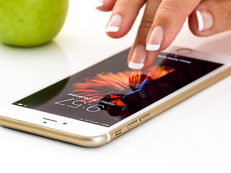 Smartphone mobile touchscreen Image Steve Buissinne Pixabay