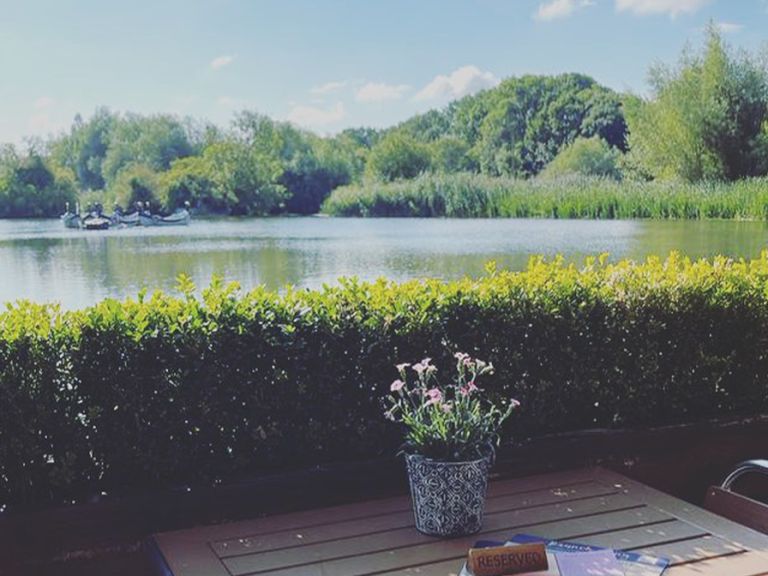 The Longholme Cafe is on the banks of Longholme Lake. Image: The Longholme Cafe.