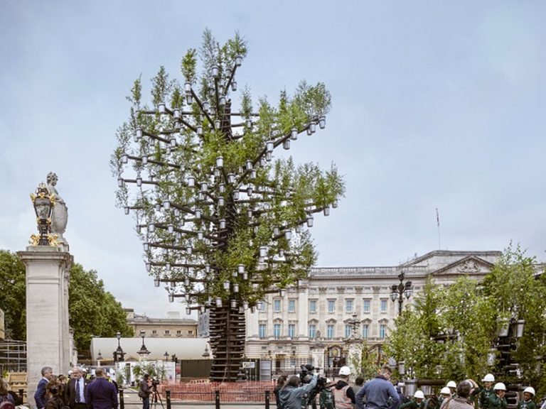 Thomas Heatherwick's Tree of Trees outside Buckingham Palace