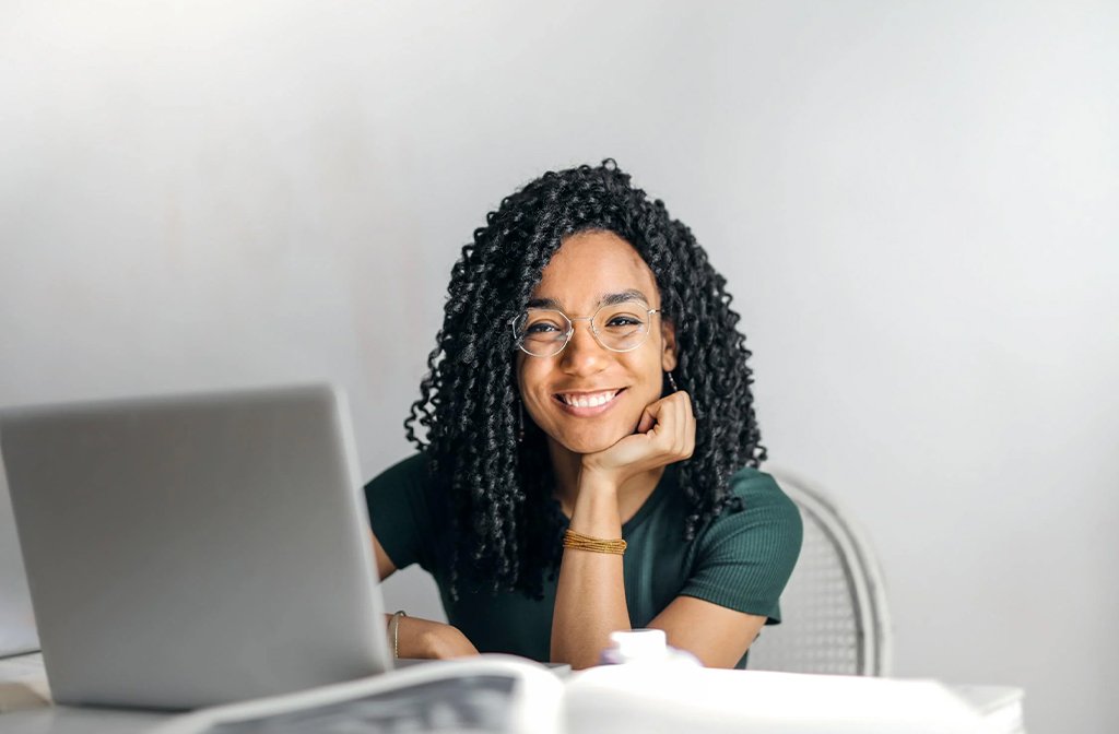 Woman sitting at table with laptop. Image: Andrea Piacquadio/Pexels