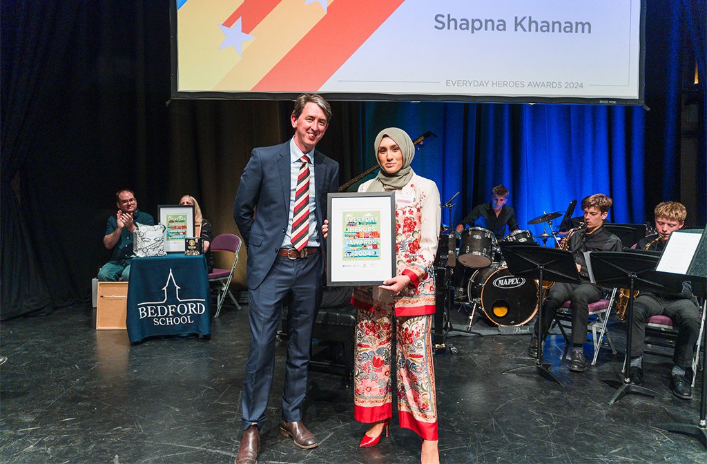 (l-r) Brewpoint's Nick Wells with the 2024 Unsung Hero, Shapna Khanam. Image: Bedford Independent