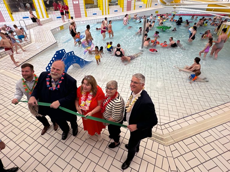 Oasis Beach Pool is officially open. (l-r) General Manager, Ricky Whiting; Mayor Tom Wootton; Cllr Sarah Gallager; CEO Bedford Borough Council, Laura Church; CEO GLL, Peter Bundey. Image: Bedford Borough Council.