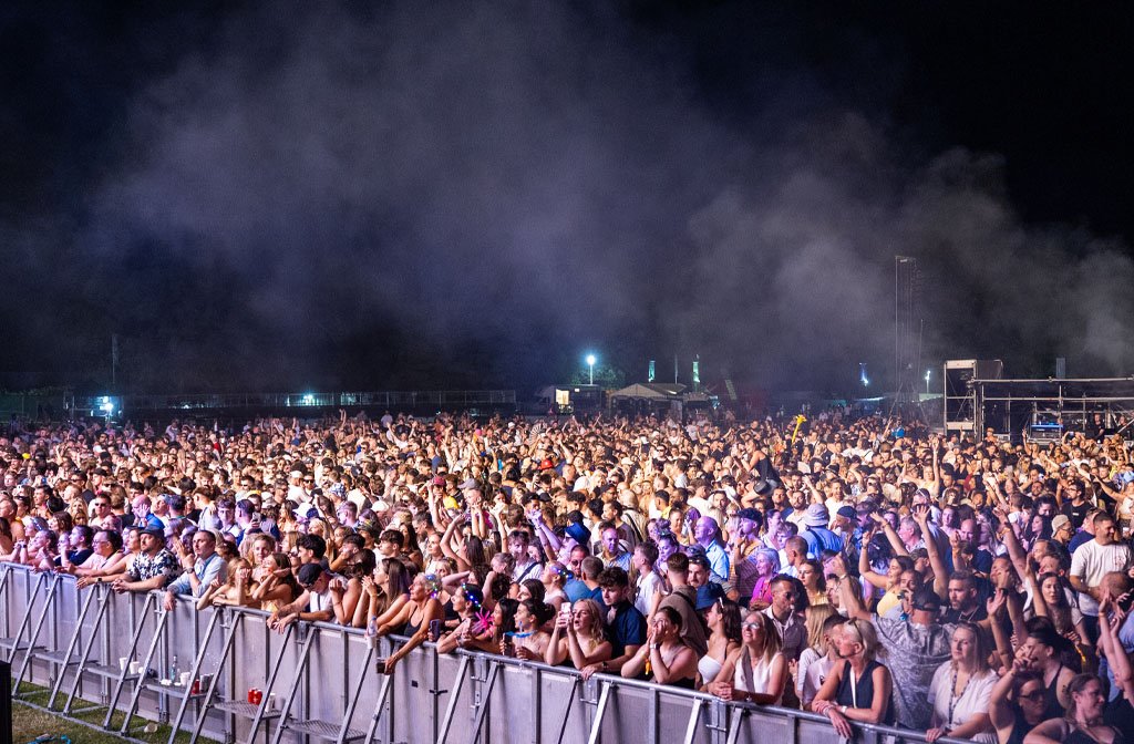 Cafe Mambo crowd. Image Cuffe & Taylor