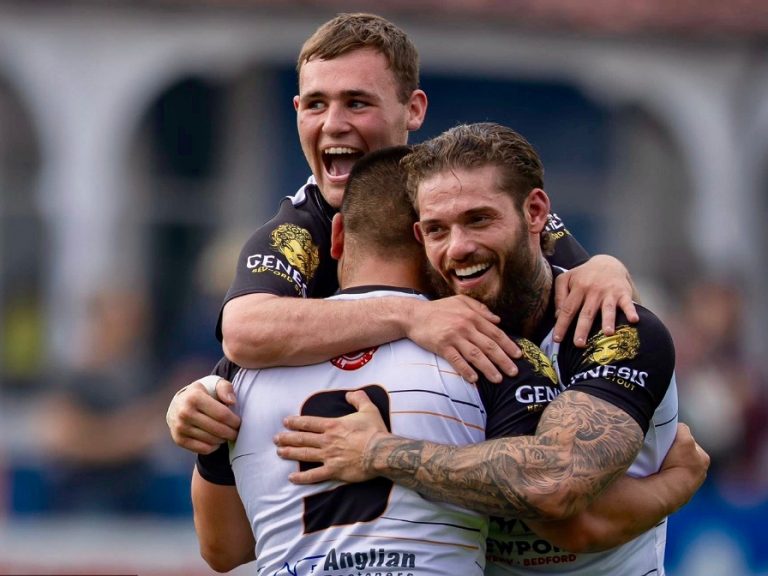 Bedford Tigers celebrate a try