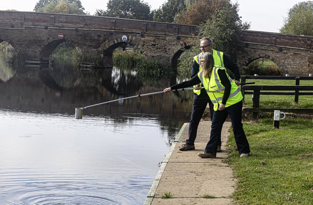 BedsGOVET volunteers testing pollution levels in the River Great Ouse