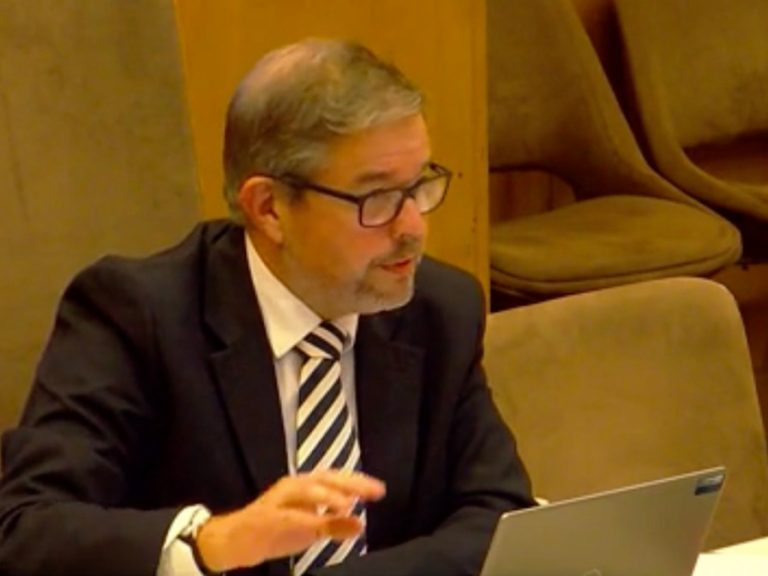 Cllr Jonathan Abbott during the planning committee meeting on 17 November 2025. Image: Bedford Borough Council via LDRS