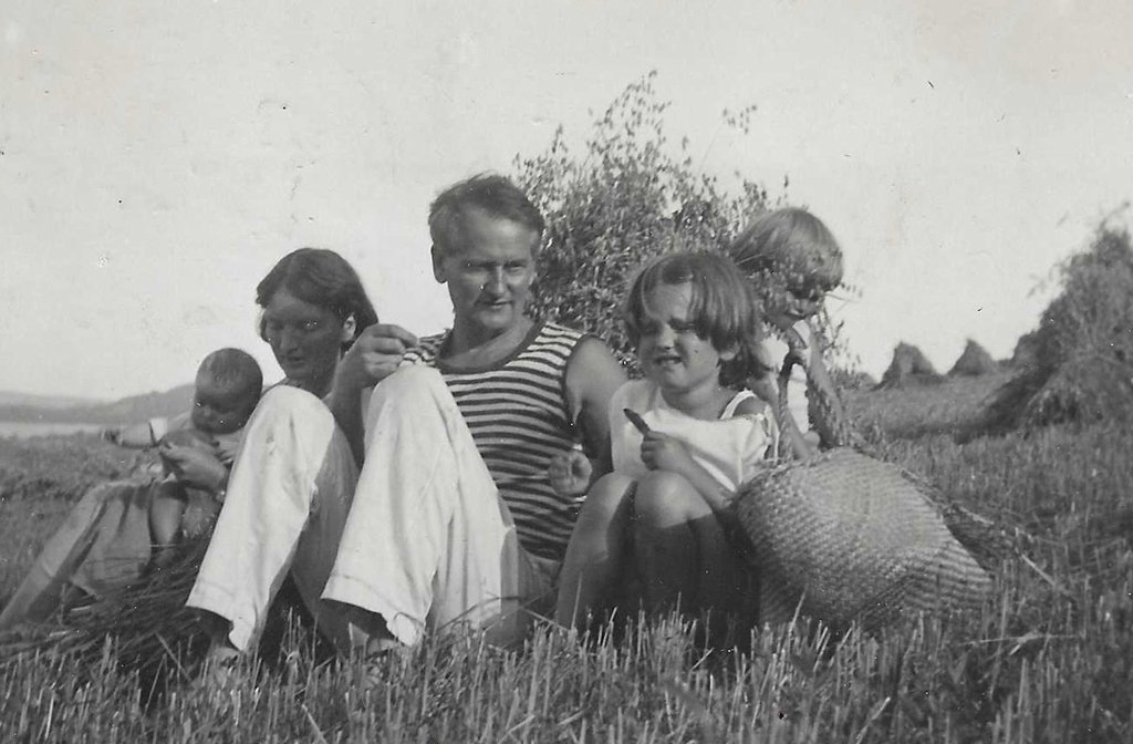 Noel Carrington and Family - From the collection of the granddaughter of Noel Carrington