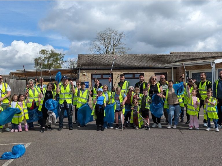Cllr Nicky Gribble on a litter pick with members of the public in Renhold. Image Nicky Gribble Facebook