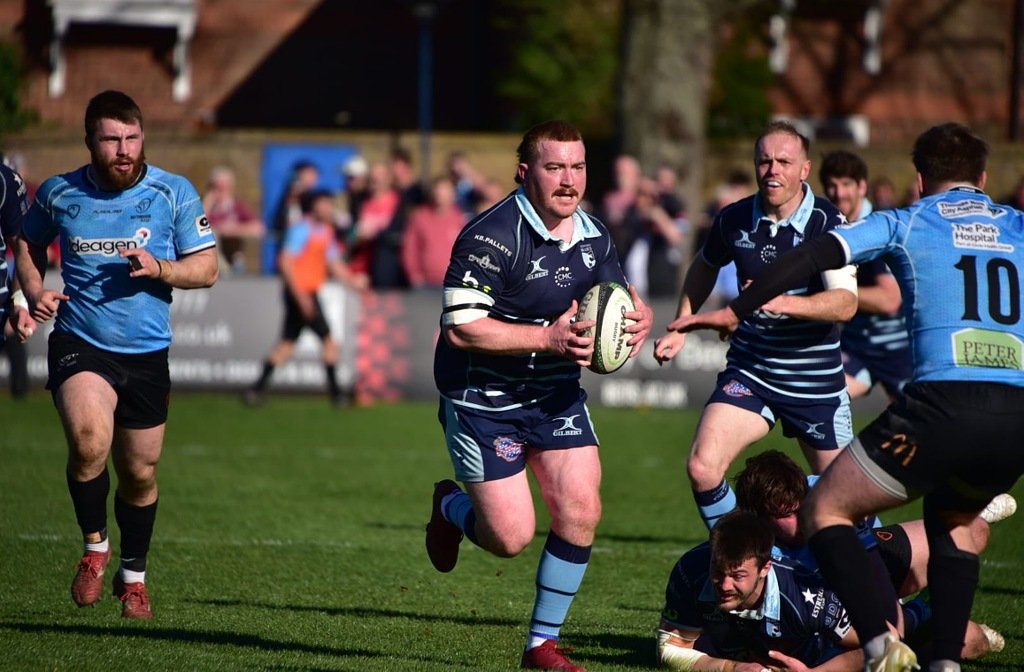 Oisin Heffernan running at the Nottingham defence for Bedford Blues