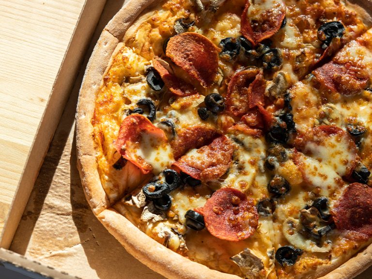 Mozzarella pizza food italian Image Engin_Akyurt Pixabay