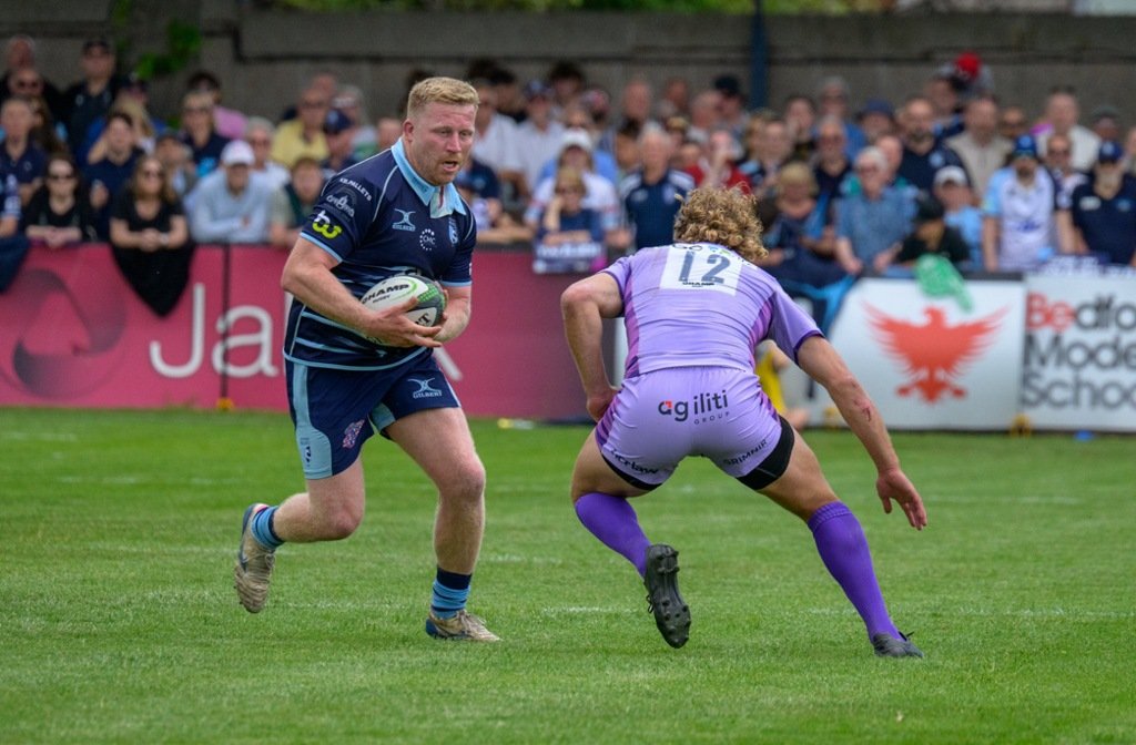 Bedford Blues in action against Worcester Warriors