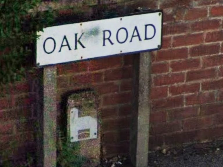 Street sign for Oak Road in Bedford