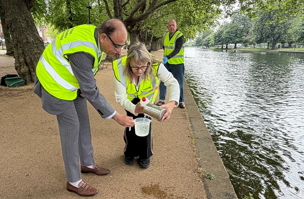 Mohammad Yasin MP helping Inga Wells and Alan Horn of BedsGOVET test River Great Ouse water along The Embankment. Image: Bedford Independent.