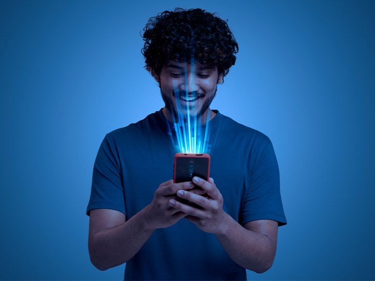 facial recognition mobile device communication SIM card Image Freepik