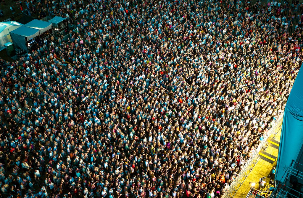 Aerial shot of the sold out crowd at Tom Grennan at Bedford Summer Sessions. Image: Donna Samuels Event Photography:Cuffe & Taylor