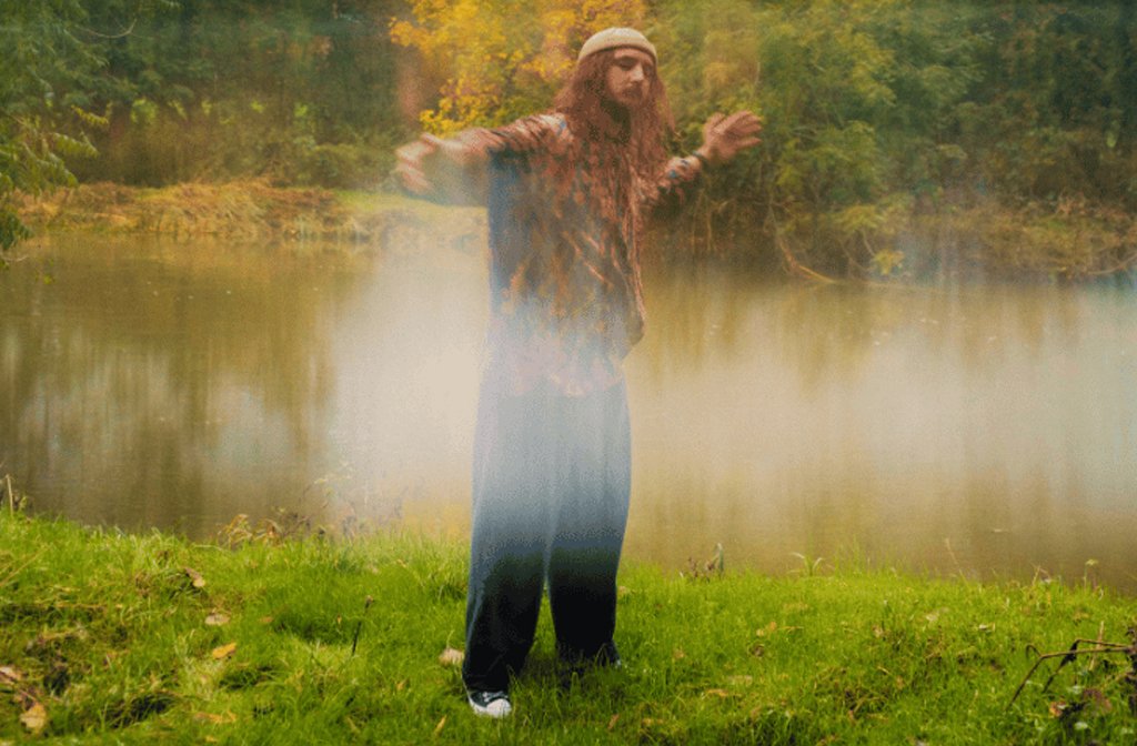 Singer songwriter and multi-instrumentalist Tom Korni