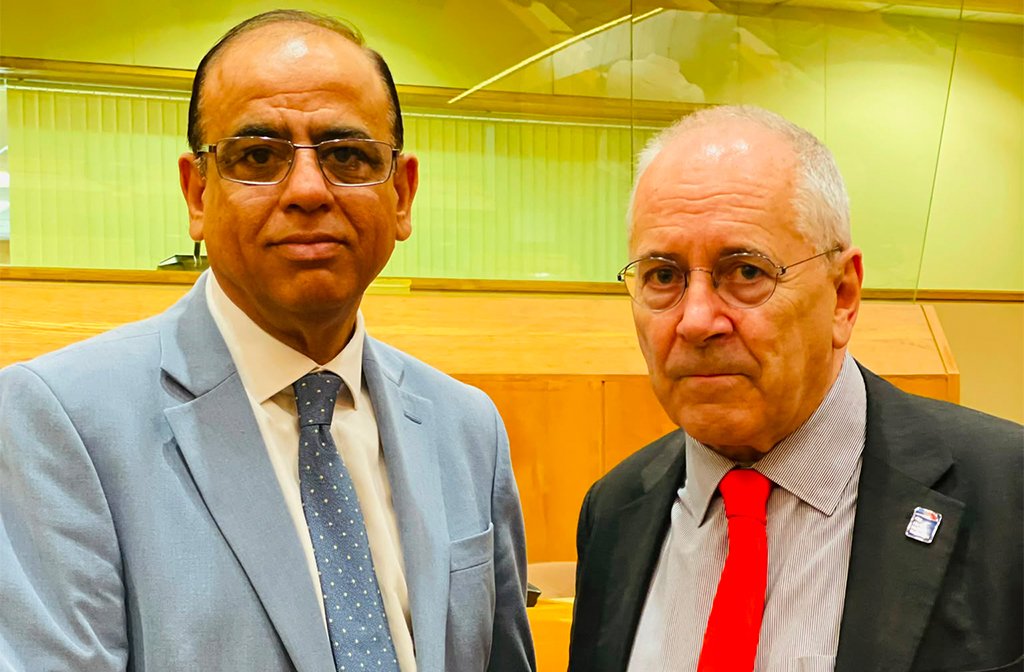 (l-r) Mohammad Yasin MP and Rail Minister Lord Hendy. Image: The office of Mohammad Yasin MP.