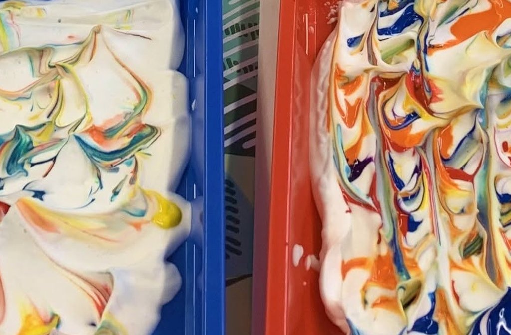 Shaving foam marbeling with Lisa Tilley. Image Lisa Tilley