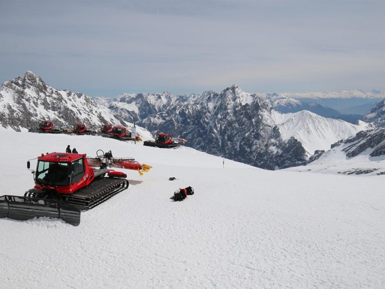 Snow ploughs situated on the top of a snowy mountain. Image wasi1370 Pixabay